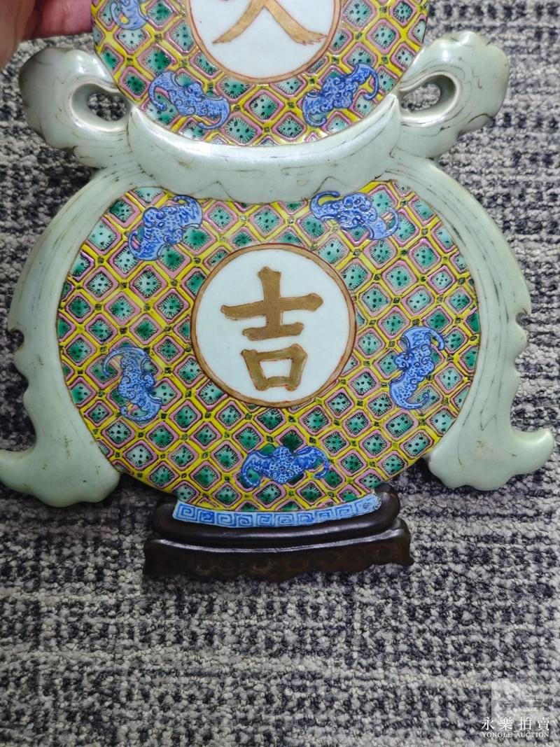 清乾隆 御制紫檀镶瓷粉青釉描金洋彩「五瑞大吉」葫芦式桌屏 - 图6